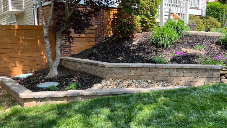 retaining wall installed by Lapis Patios